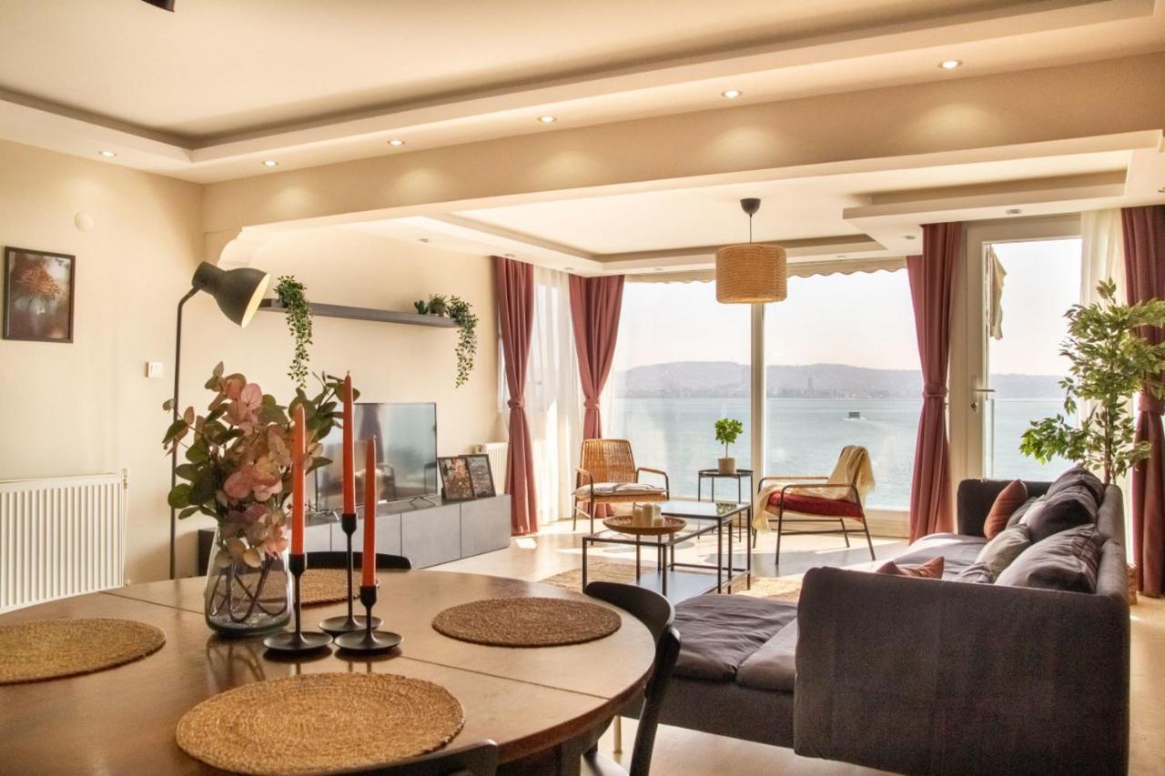 Exceptional Flat With Gorgeous Sea View In Izmirアパートメント エクステリア 写真