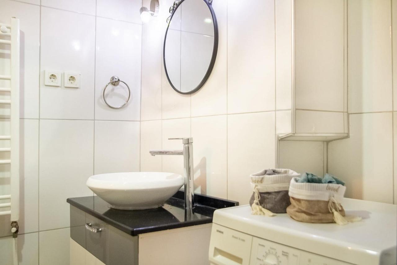 Exceptional Flat With Gorgeous Sea View In Izmirアパートメント エクステリア 写真